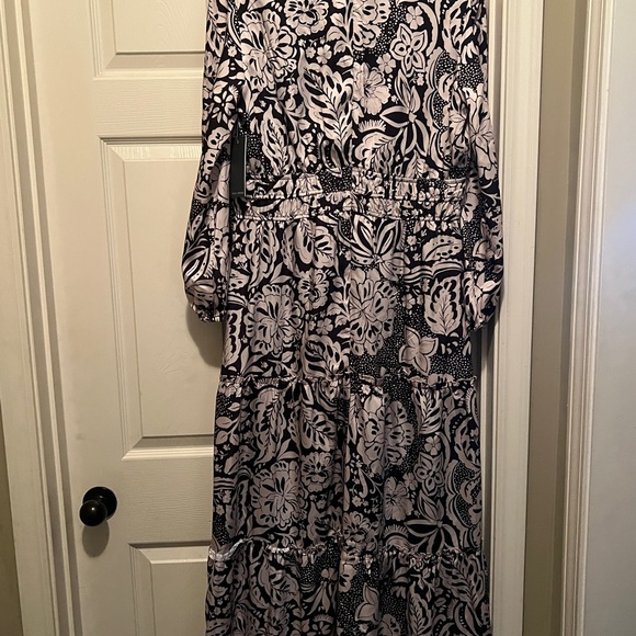 Julia Jordan Two-Tone Long Sleeve Maxi Dress
Black and Tan Women's Dress - Picture 2 of 3